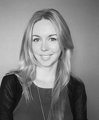 A black and white portrait of a professional architect from the Quattro Architecture team, showcasing a friendly and approachable demeanor.
